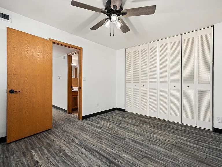 Forest Hills Apartments — Photo 25