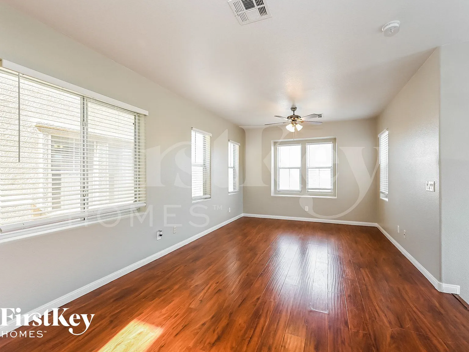 3 bed, 2.5 bath, 1553 sqft, $2,290 — Photo 3