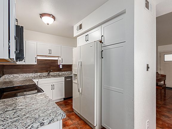 5th image of 944 S VALENCIA -- #21