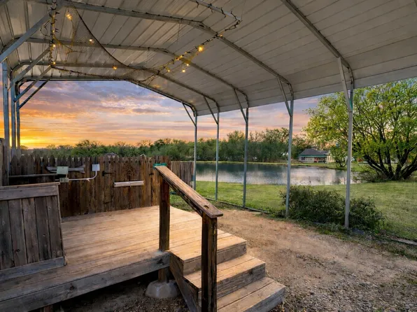 433 Holiday Village Dr, Quitman, TX 75783