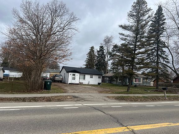 3rd image of 304 W Clarkston Rd