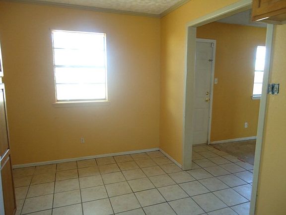 3rd image of 605 S Lane St