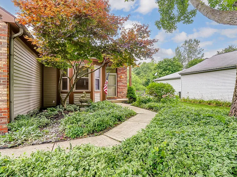 370 Coldwell Ct — Photo 2
