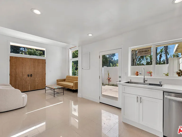 5892 Fairhaven Ave — Photo 1