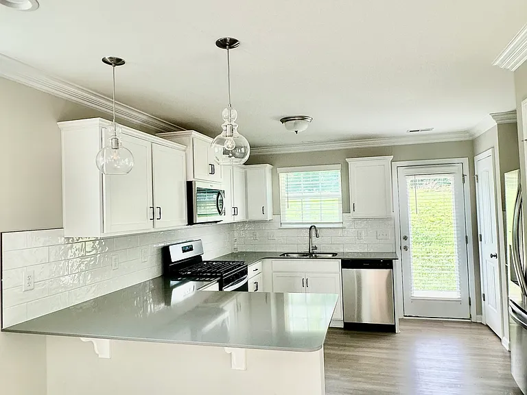 214 Berryfield Dr — Photo 6