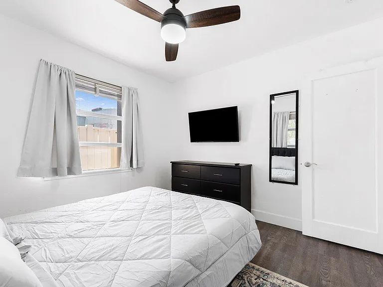 1140 SW 9th Ave — Photo 5