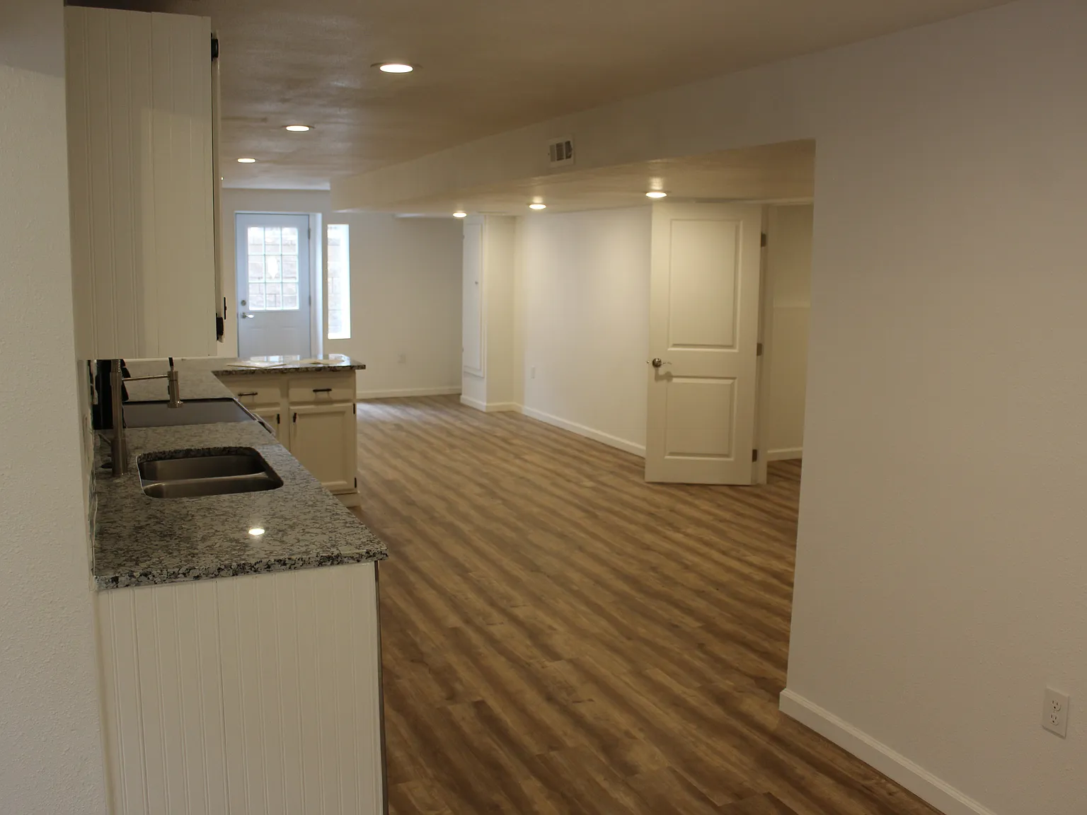 2712 S Cole Ct — Photo 2