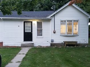 136 Maple St, Breckenridge, MI 48615