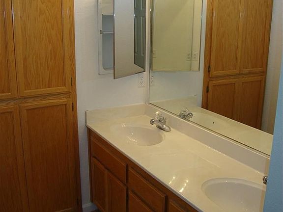 5th image of 340 Pinnacles Dr