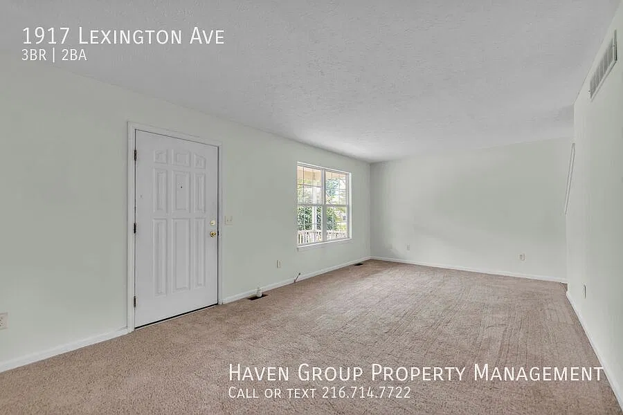 1917 Lexington Ave, Lorain, OH 44052 - Spacious 3-bed 1.5-bath single-family home! — Photo 4