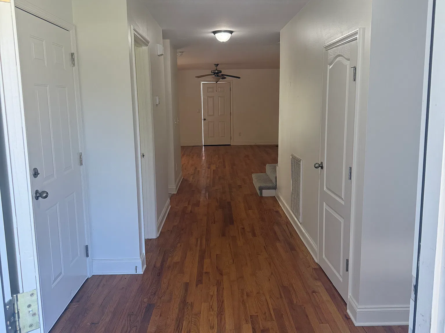 3 bed, 2200 sqft, $2,200 — Photo 4
