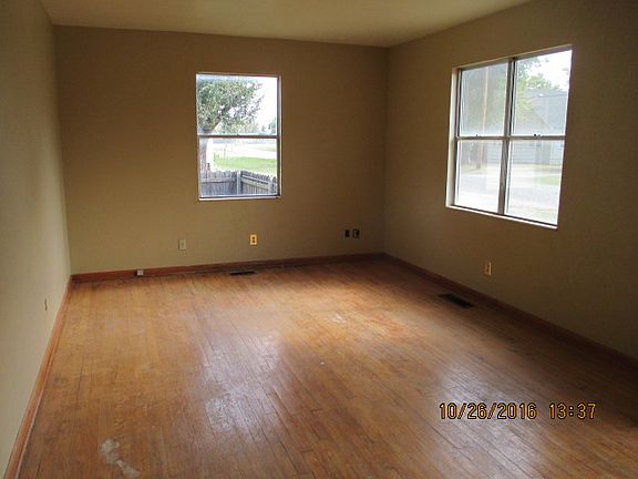 2nd image of 610 W Oklahoma Ave