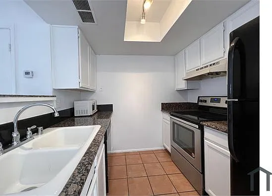 312 S Wilson St — Photo 1