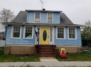 6 Wayne St, Edison, NJ 08817