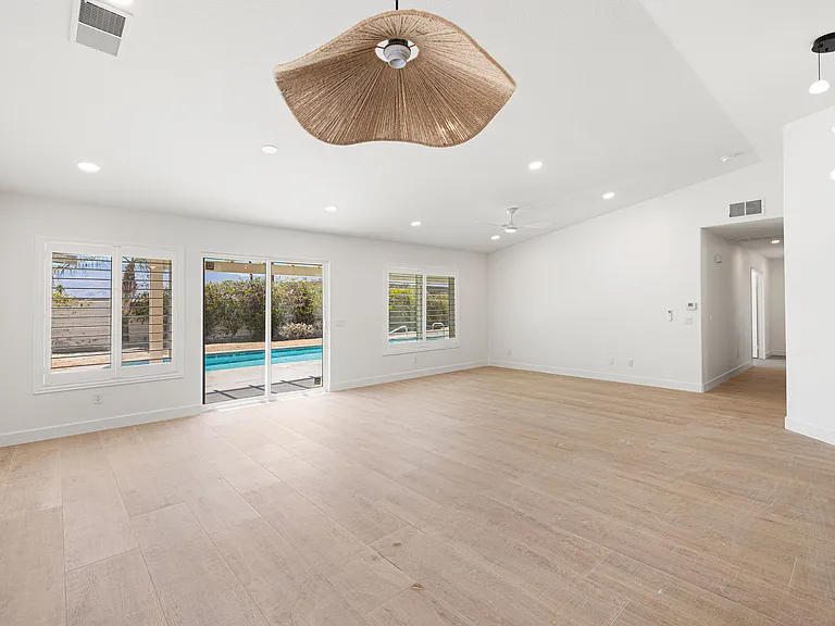 76 Sutton Pl S — Photo 8