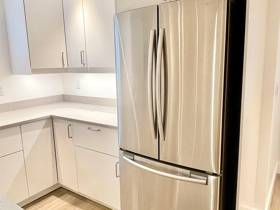 French door refrigerator with ice maker