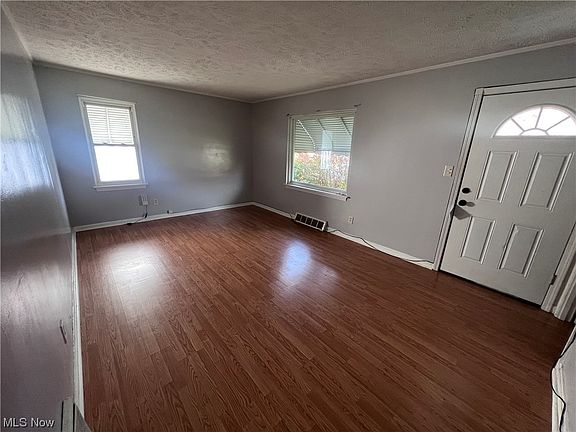 5th image of 25270 Richards Ave