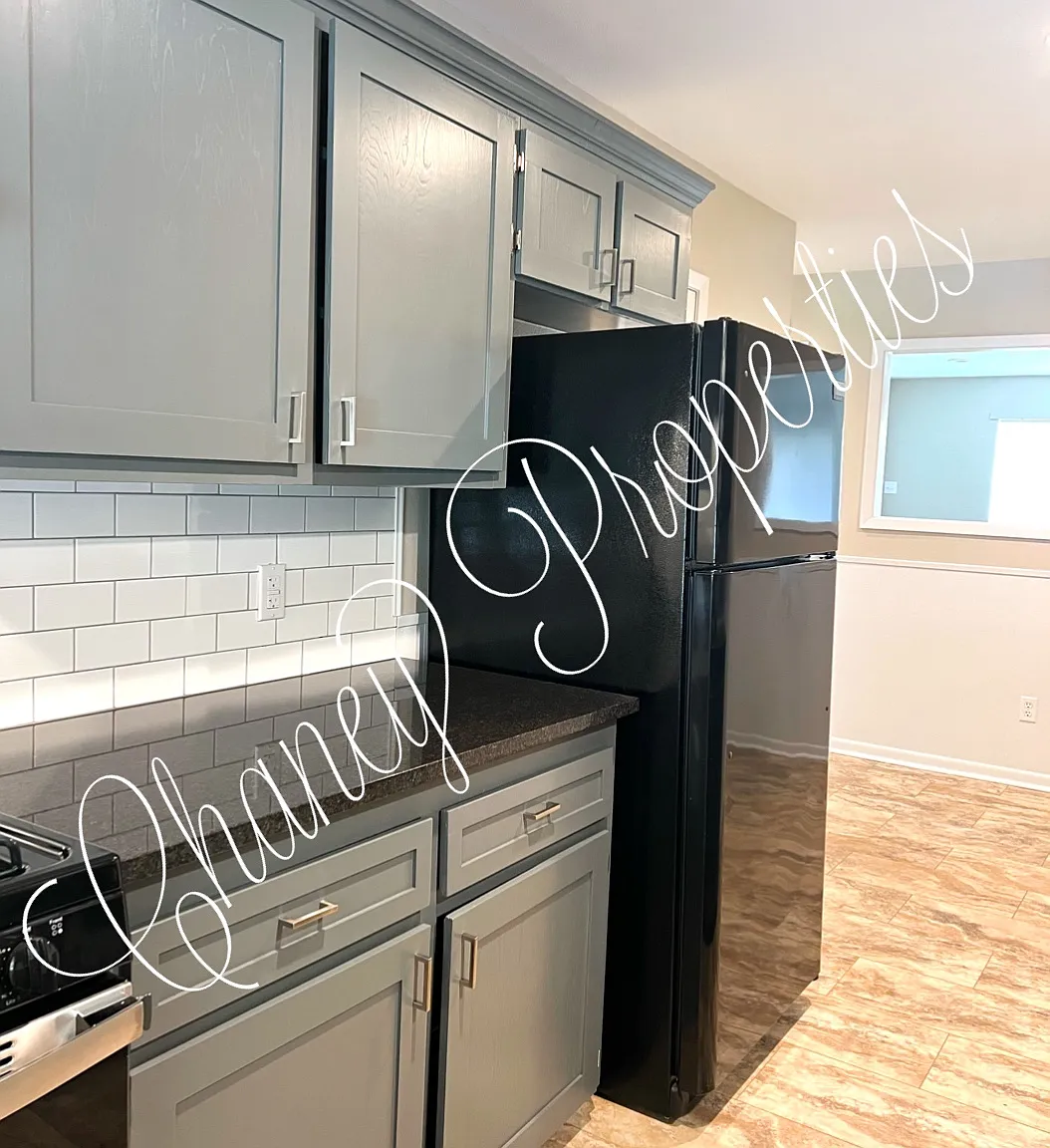 810 E Lamar St — Photo 4