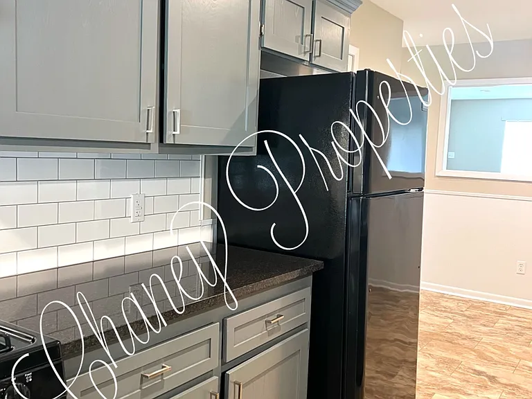 810 E Lamar St — Photo 4