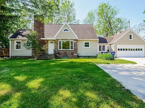 2252 Lake Michigan Dr NW