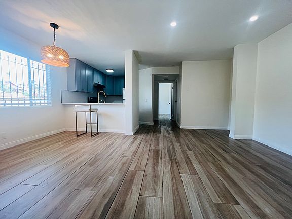 4th image of 816 27th St APT 1