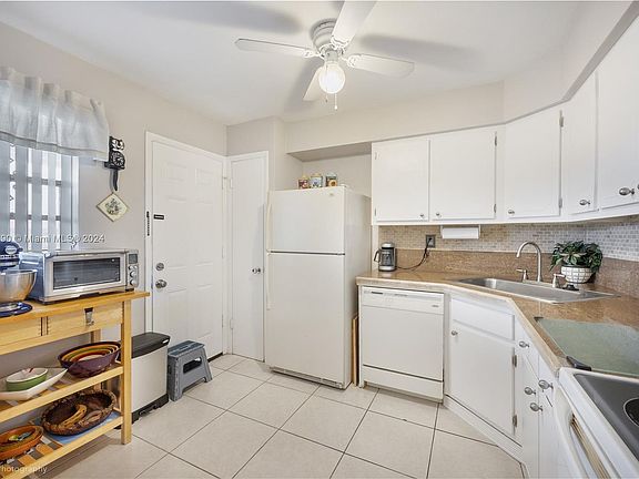 3rd image of 1400 NE 191st St APT 322