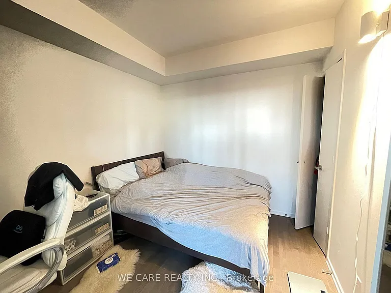 1 Bloor St E #3502 — Photo 30