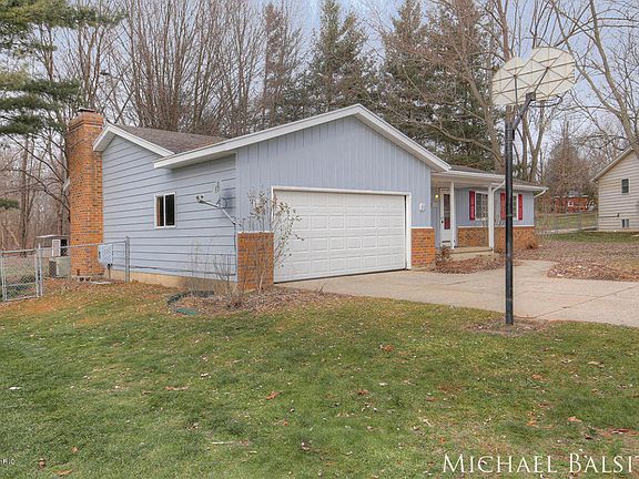 3rd image of 6875 Glen Creek Dr SE