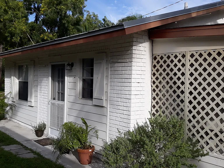 Pinetree Dr — Photo 2
