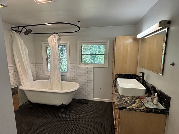 4th image of 1090 Road D