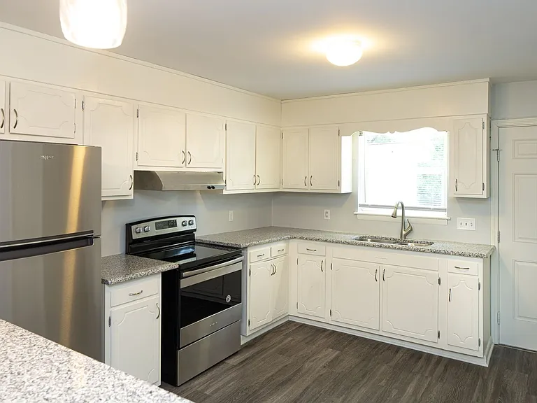 1600 N Alston Ave — Photo 6