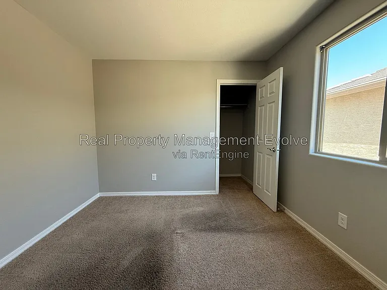 5618 N 87th Dr — Photo 26