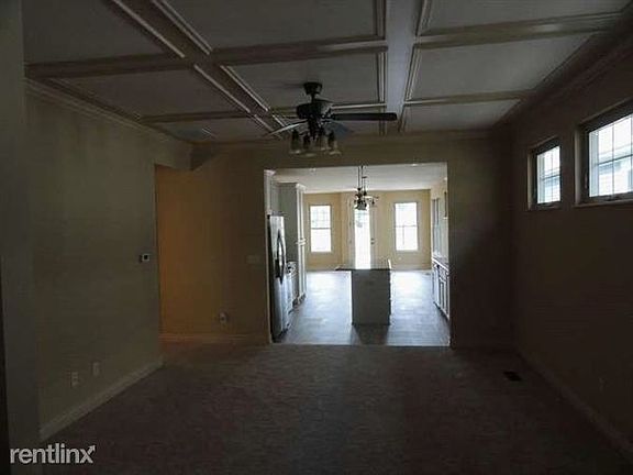 1553 Tewsbury St, Valparaiso, IN 46385 living room