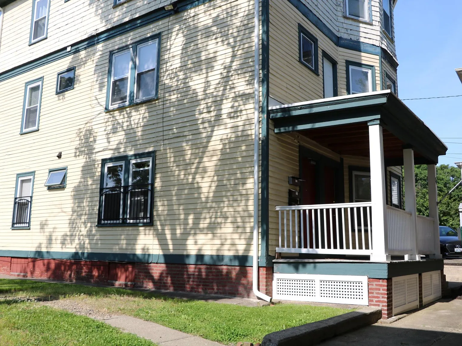 2 bed, $1,900 — Photo 2