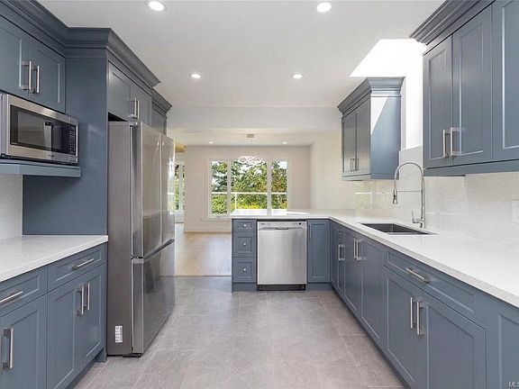 3rd image of 2829 Arbutus Rd #109