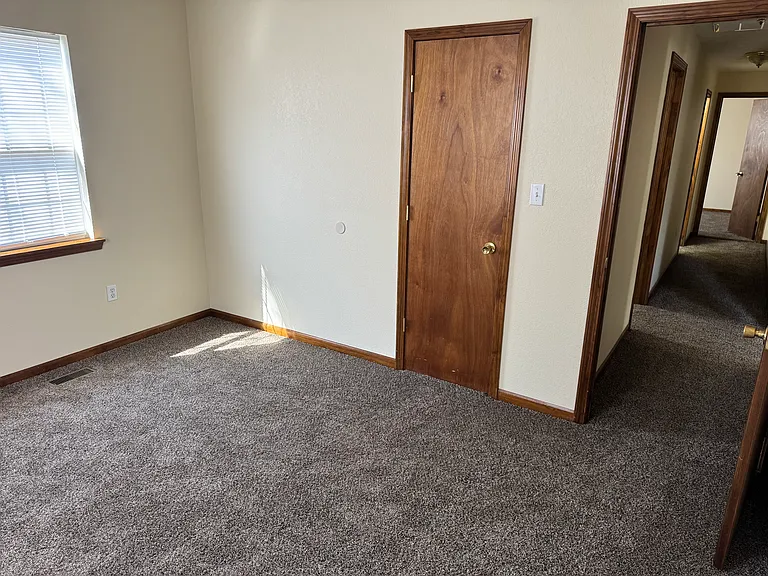 933 W Central St — Photo 11