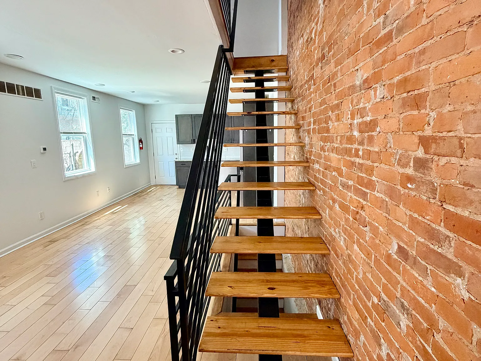 2802 W Agate St — Photo 4