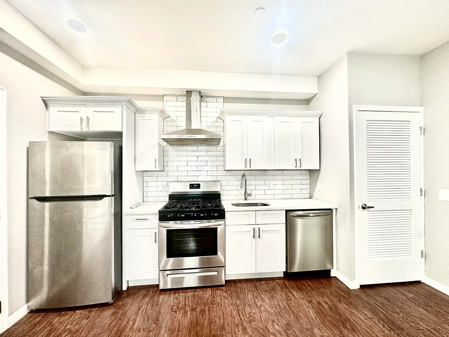 2 bed, 1.0 bath, $2,600 — Photo 3