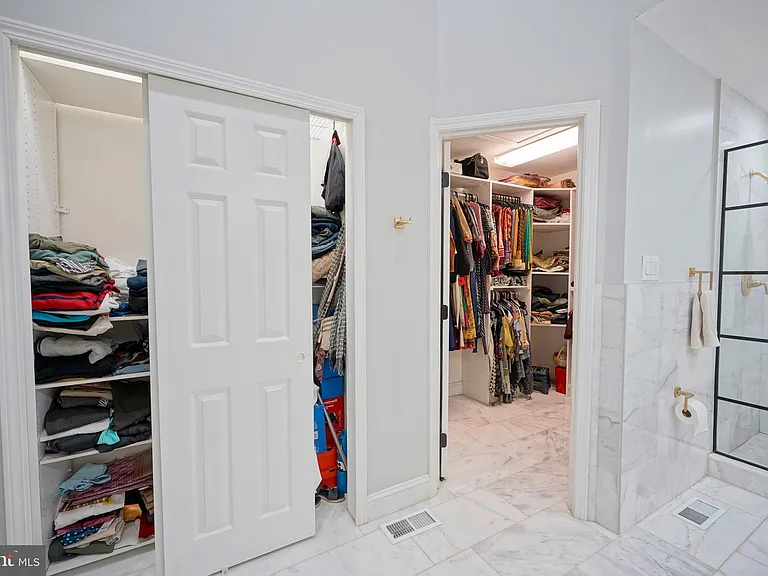 16 Buckingham Pl — Photo 39