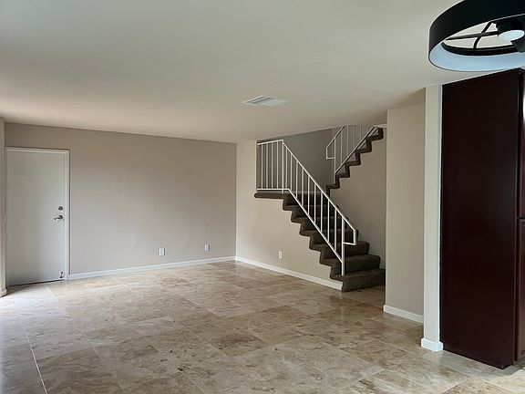 3rd image of 523 Hart Dr APT 7