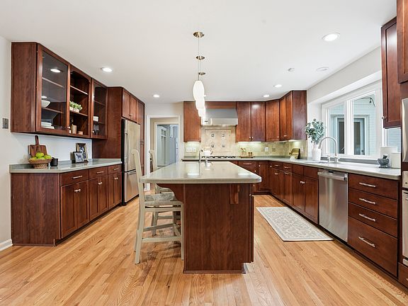 5th image of 547 Holliday Ln