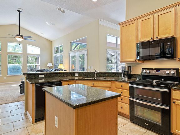 5th image of 229 Strawberry Ln