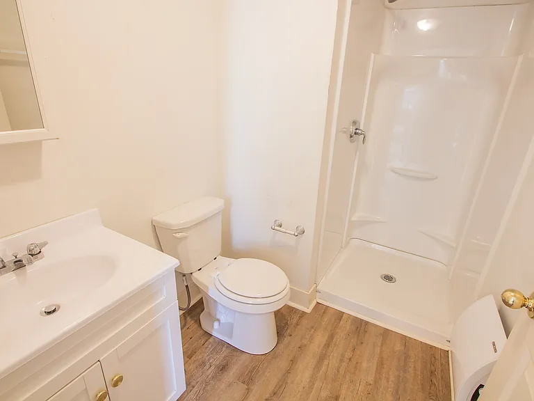 328 Franklin Ave — Photo 16