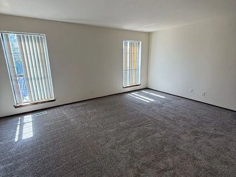 23 Lakeshore Dr NE — Photo 3