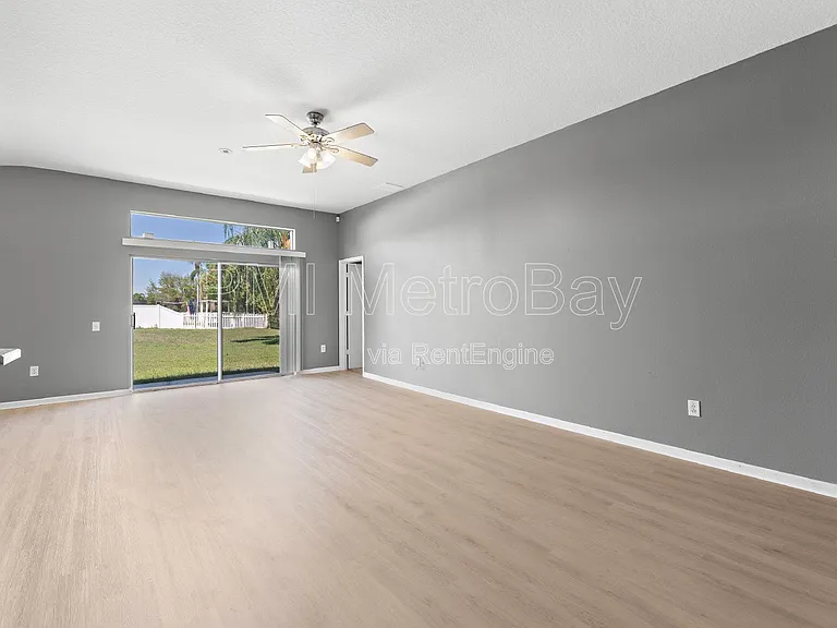 1010 Summer Breeze Dr — Photo 4