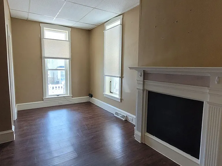 84 E Franklin St — Photo 6