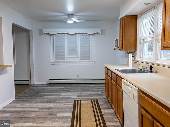 4th image of 410 Cedar Ave