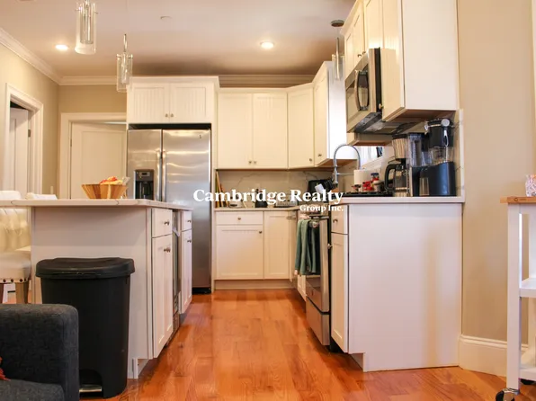 118 Holland St, Somerville, MA