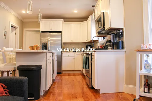 118 Holland St #2T Photo 1