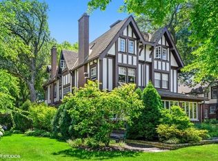 1117 Sheridan Rd, Evanston, IL 60202